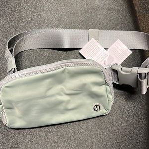 Lululemon everywhere belt bag- tag on